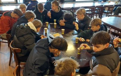 Oud en jong: JO15-1 samen met onderhoudsploeg SVZW!