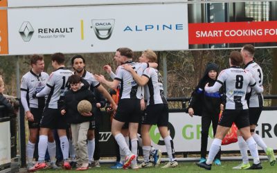 Nipte overwinning voor koploper